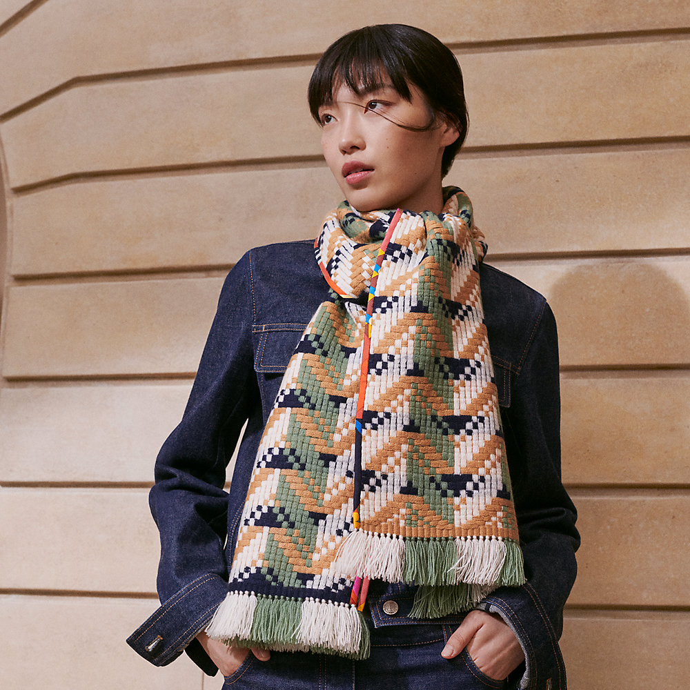 【こなれ感が一際UP】HERMES★Schal Zoom Chevron Zoom Chevron scarf | Hermès Poland
